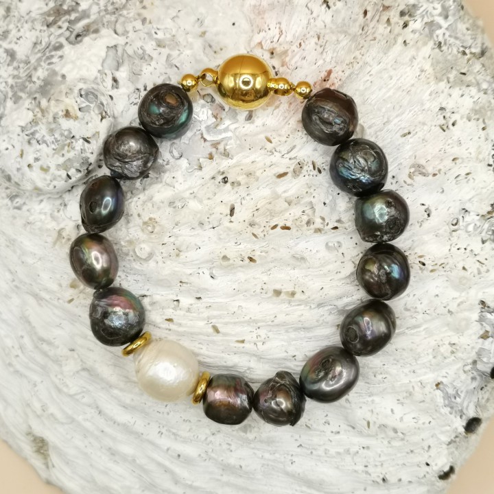 Freshwater pearls Bracelet Baroque pearls black white magnetic clasp gold Length 19.5 cm